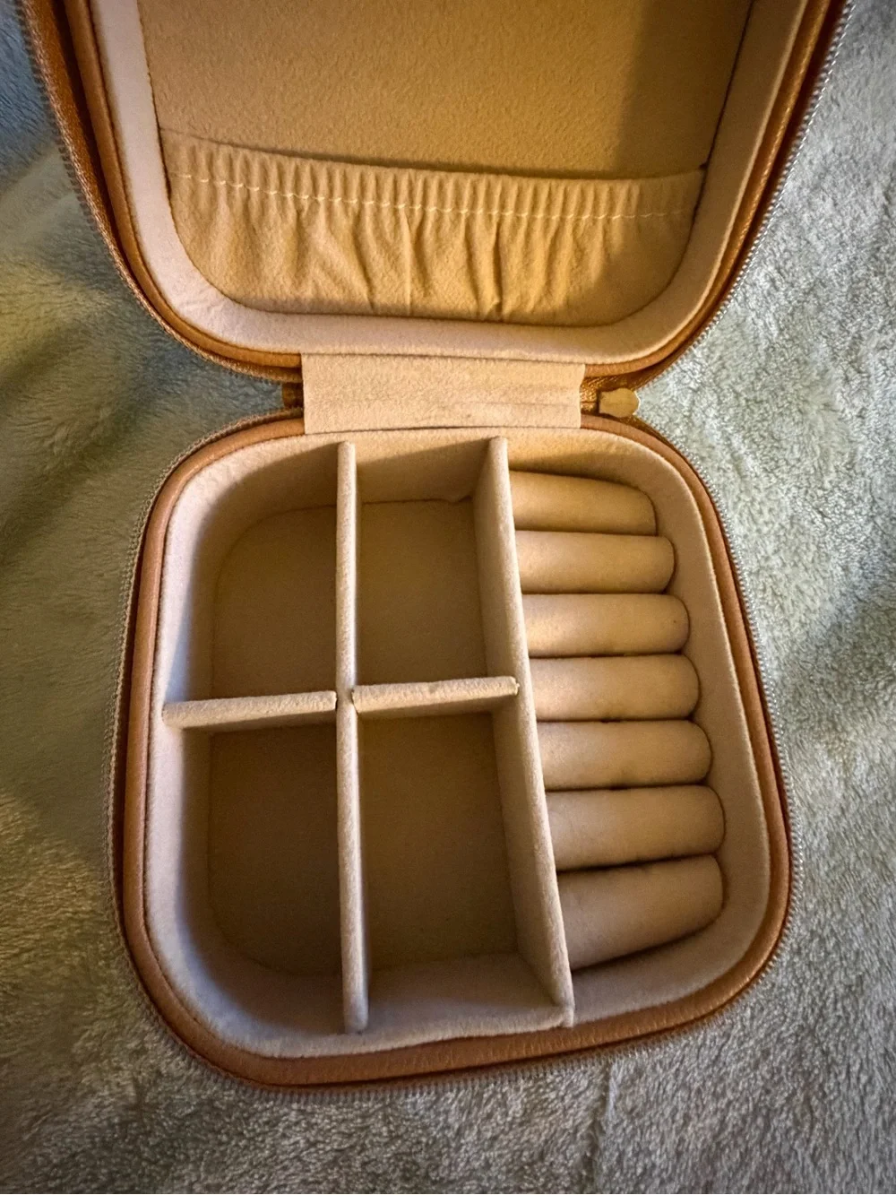 Women's Jewelry Travel Case in Tan
